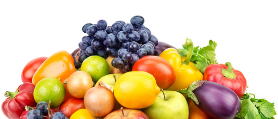 Fototapeta na wymiar fruits and vegetables isolated on white background