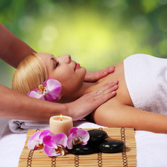 Obraz na płótnie Canvas Spa Massage. Beautiful Blonde Woman Getting Body Massage