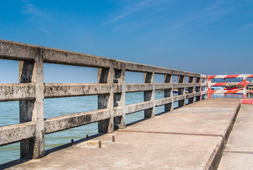 Fototapeta premium Concrete bridge railing