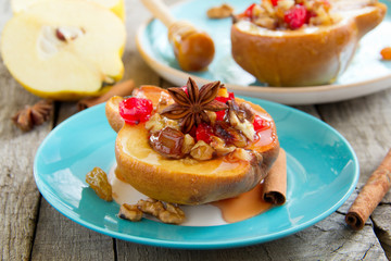 baked quince with honey
