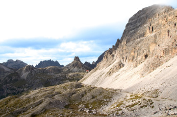 Wanderweg in den Dolomiten - Alpen