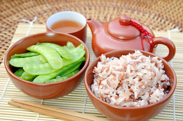 Stir fried Green Peas with Sesame Oil, Stemmed Jasmine Brown Rice and Chinese Red Tea, Common Homemade of Chinese Breakfast.