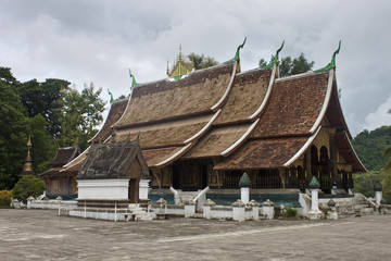 Fototapeta na wymiar Świątynia Wat Xieng Thong w Luang Prabang, Laos