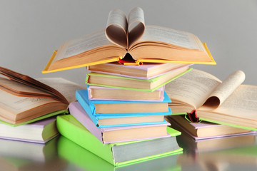 Naklejka premium Stacks of books on grey background