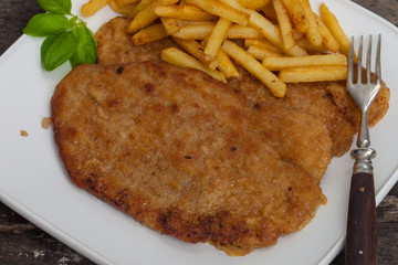 Schnitzel mit Pommes Frites