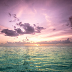 Fototapeta na wymiar Tropikalna błękitne wody morza w Malediwach