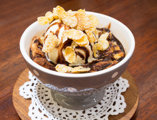 Caramel bread pudding