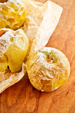 Baked Apples With Cinnamon And Sugar Powder