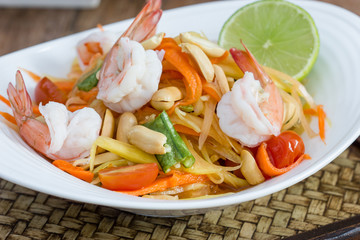 green papaya salad thai food