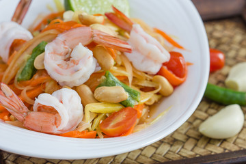 green papaya salad thai food