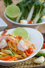green papaya salad thai food