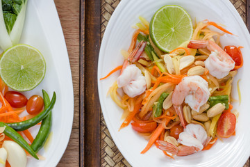 green papaya salad thai food