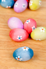 Obraz na płótnie Canvas Easter eggs decorated with daisies