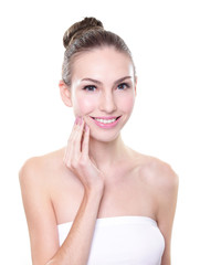 Obraz premium smiling woman face with health skin and teeth