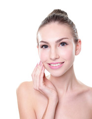 Obraz premium smiling woman face with health skin and teeth