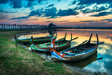 Obraz premium .Colorful old boats on a lake in Myanmar