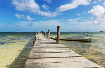 Obraz premium Boardwalk on beach