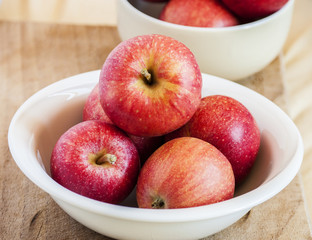 Fresh apples in a bowl