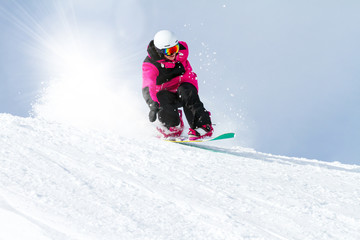 Fototapeta na wymiar nastolatek con snowboard