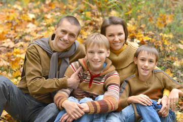 Fototapeta premium Happy family in the autumn park