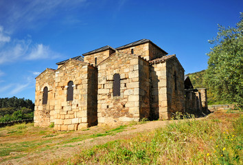 Fototapeta na wymiar Kościół w Saint Lucia Trampal, Alcuéscar, Extremadura, Hiszpania
