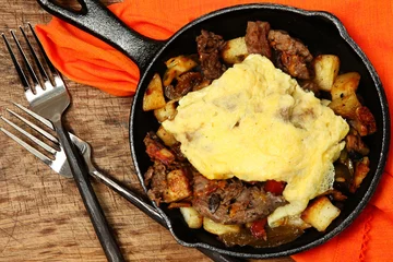 Keuken spatwand met foto Texas Skillet Breakfast with Steak, Potato and Egg © Ixepop