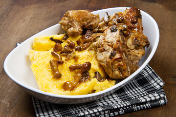 coniglio, polenta e funghi