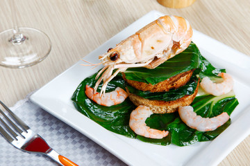 shrimp on a toast with vegetables