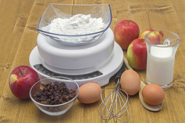 Vorbereitungen für das Backen eines Kaiserschmarrns