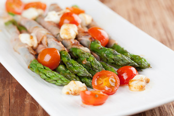 Grilled asparagus with prosciutto, mozzarella and cherry tomatoe