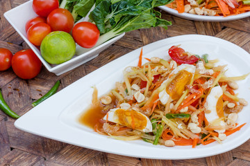 green papaya salad with salted egg