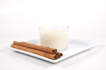 Arroz con leche en vaso.