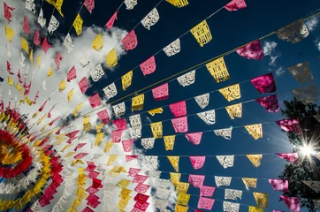 Zelfklevend Fotobehang Mexican church festons © leonardogonzalez