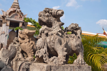 Fototapeta na wymiar Statue at Wat Arun Temple