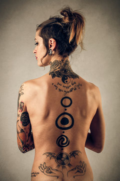 tattooed naked girl
