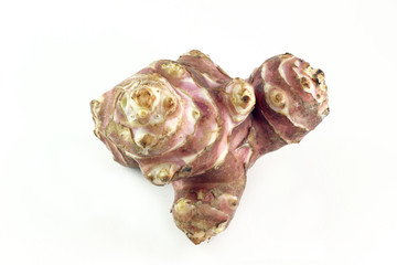 Topinambur isolato su sfondo bianco