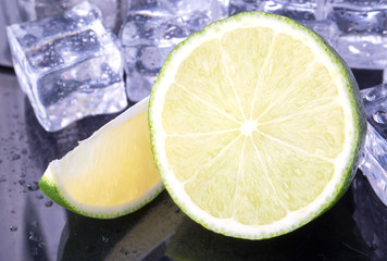 Citron vert avec des glaçons