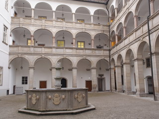 Innenhof mit Säulengängen