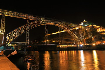 Fototapeta na wymiar ポルトドンルイス1世橋の夜景
