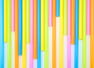 Colorful straight straw graph