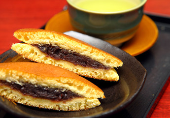 Dorayaki and green tea