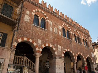 Obraz premium The facade famous Domus Mercatorum in Verona,Italy