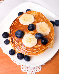 Pancakes with blueberry and bananas