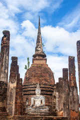 Obraz premium Wat Sa Si temple ruin in Sukhothai Historical Park, Thailand