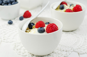 Healthy breakfast with granola, yogurt and fresh berries