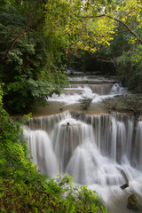 Fototapeta na wymiar Wodospad w Kanchanaburi