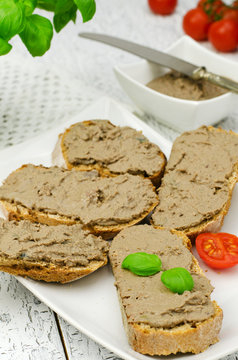 Chicken liver pate with bread