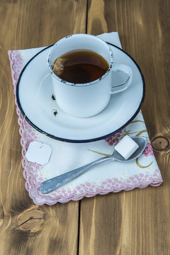 Taza de t&eacute; con cucharilla y terr&oacute;n de az&uacute;car