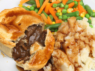 Steak Pie with Mash & Vegetables