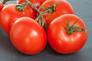 Tomates sur ardoise